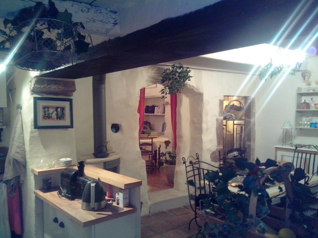 Le Clos De La Source Bed & Breakfast Le Bousquet-d'Orb Exterior photo